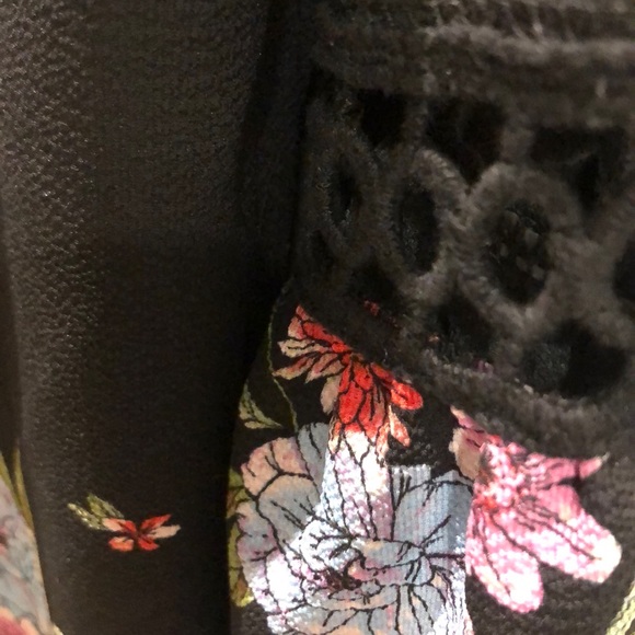 Beautiful floral kimono. - Picture 12 of 14